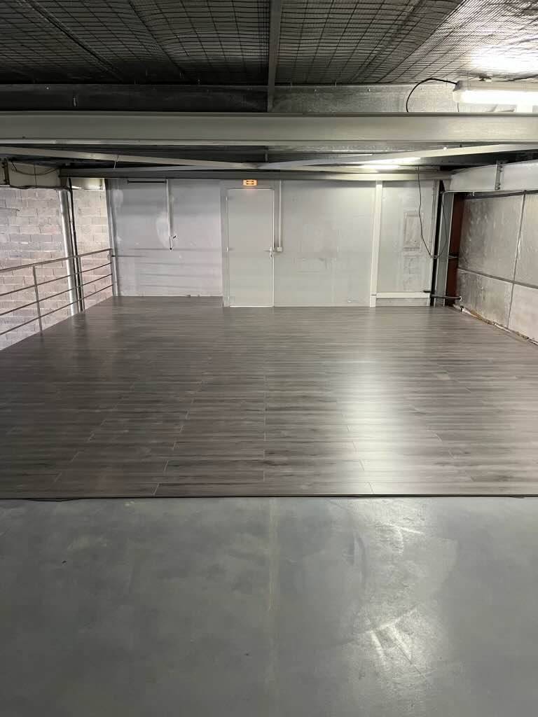 Installation professionnel d'un parquet sur une dalle de béton brut, destinée à un particulier dans le 8ème arrondissement de Marseille (13008)