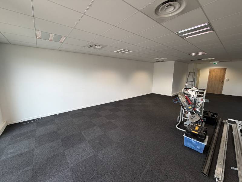 Conception sur mesure de bureaux professionels pour la société Cristal'id à Aix les milles 13290