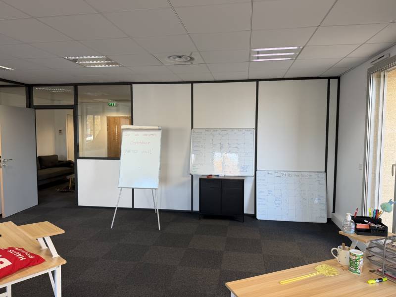 Conception sur mesure de bureaux professionels pour la société Cristal'id à Aix les milles 13290