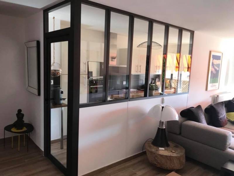 Aménagement d’intérieur avec installation d'une verrière chez un particulier par KLL Agencement à Marseille 13010