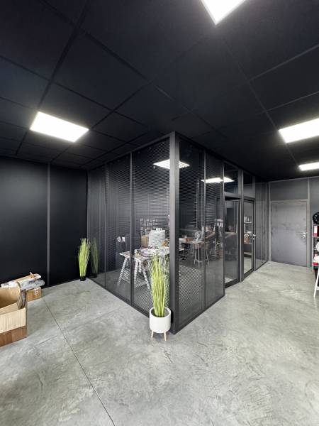 Installation de faux plafond avec panneaux led integré pour la société Inter Stoves84 a Pertuis 84120