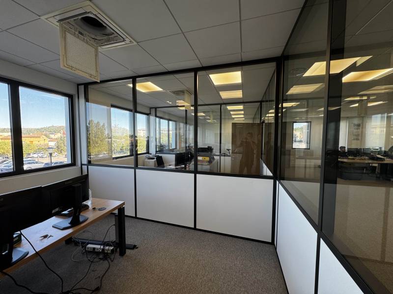 Pose d'un revêtement de sol type moquette pour des bureaux professionnels à Vitrolles 13127