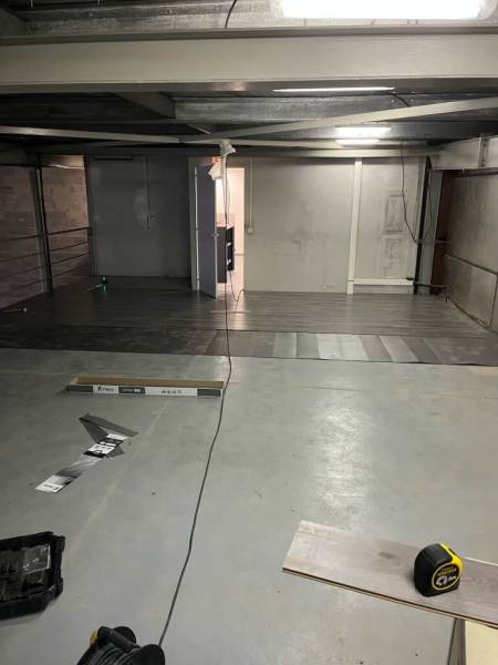 Installation professionnel d'un parquet sur une dalle de béton brut, destinée à un particulier dans le 8ème arrondissement de Marseille (13008)