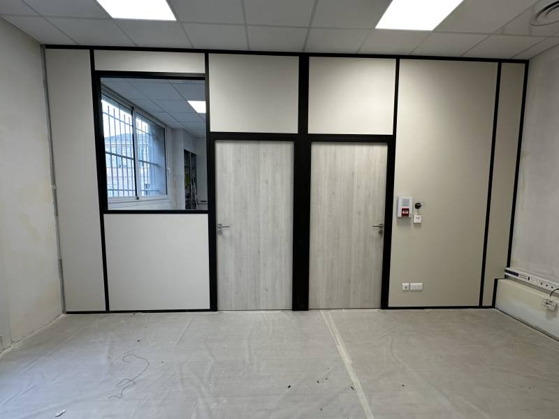 construction sur mesure de cloisons alimunium pour un cabinet de Kinésithérapie a Montolivet, Marseille