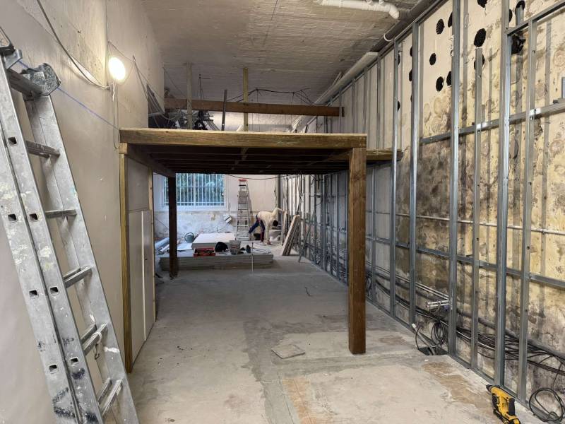 construction sur mesure de cloisons alimunium pour un cabinet de Kinésithérapie a Montolivet, Marseille