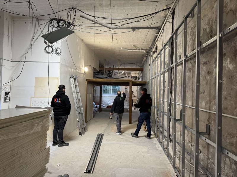 construction sur mesure de cloisons alimunium pour un cabinet de Kinésithérapie a Montolivet, Marseille