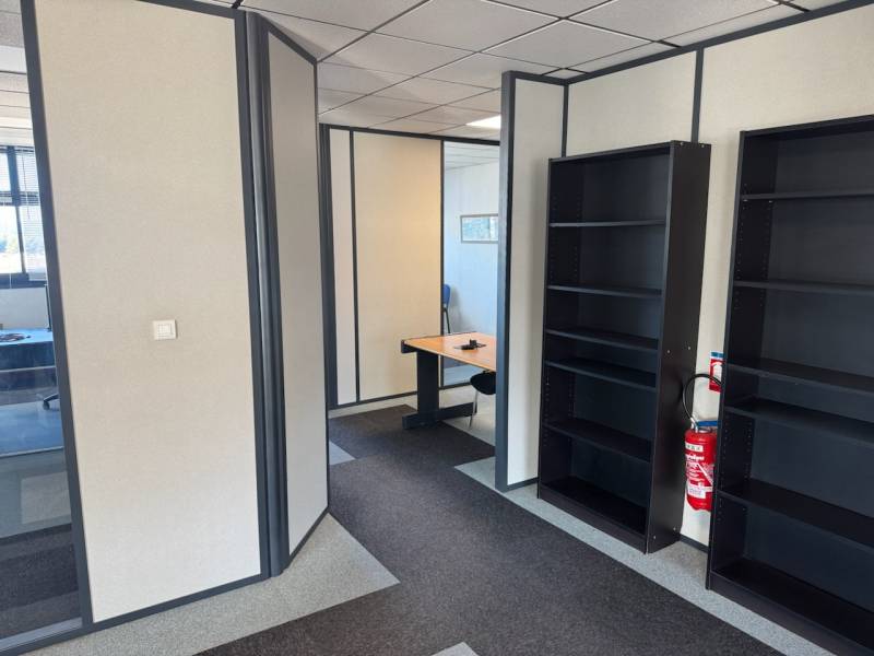 Modification de cloison et ajout de porte sur cloison existante pour bureaux professionnels à Aix-en-Provence